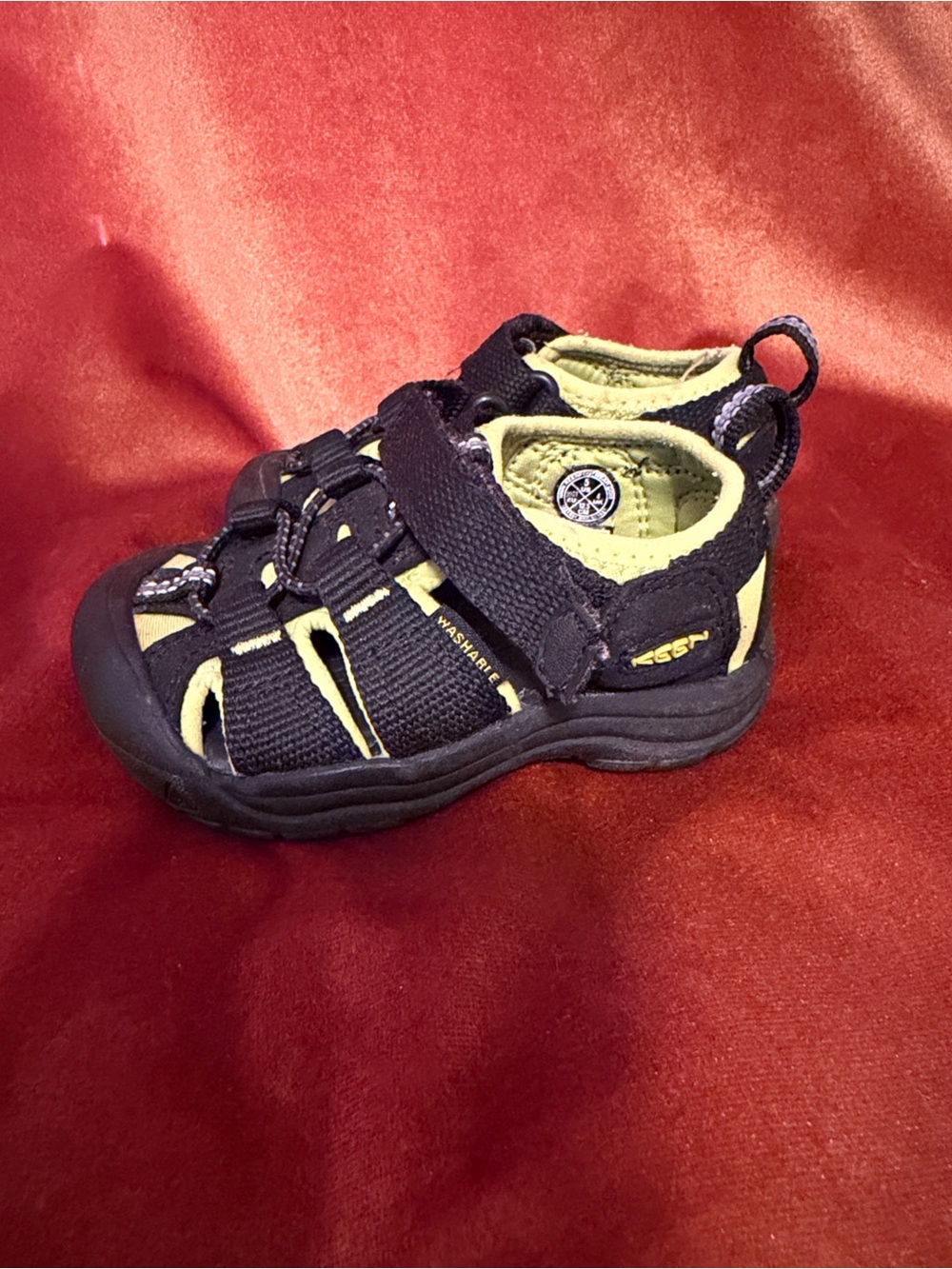 Keen Kids Black and Yellow Closed-Toe Sport Sandal 5 toddler